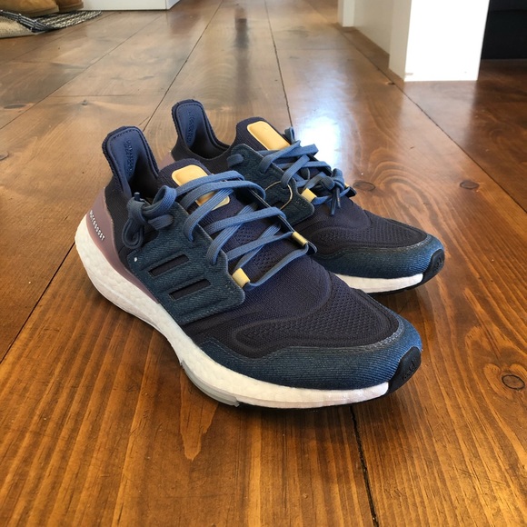 Adidas Ultraboost 22 Women’s 8 Blue NWB NWT - Picture 1 of 7